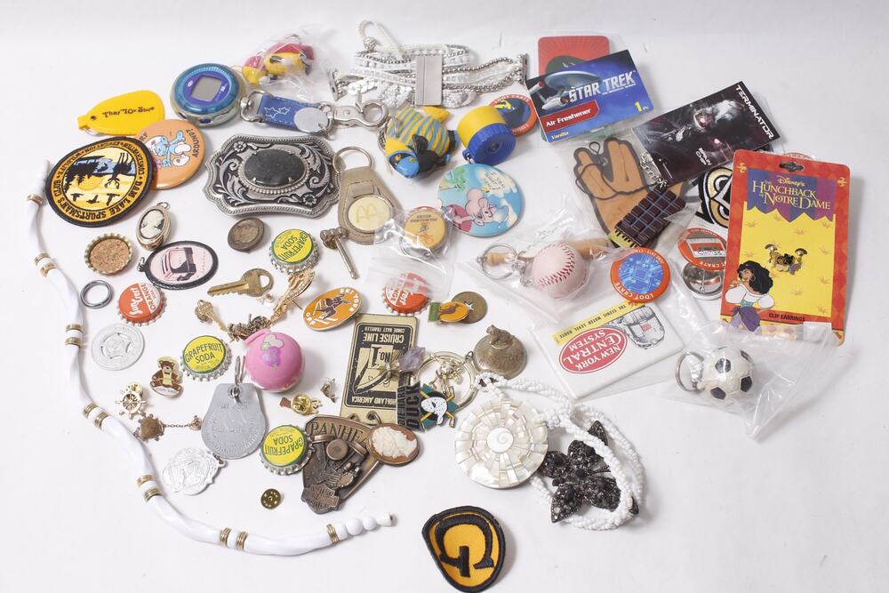 1980s Junk Drawer Lot Pins Keychains Bottle caps Patches ~ 260909-WH 971